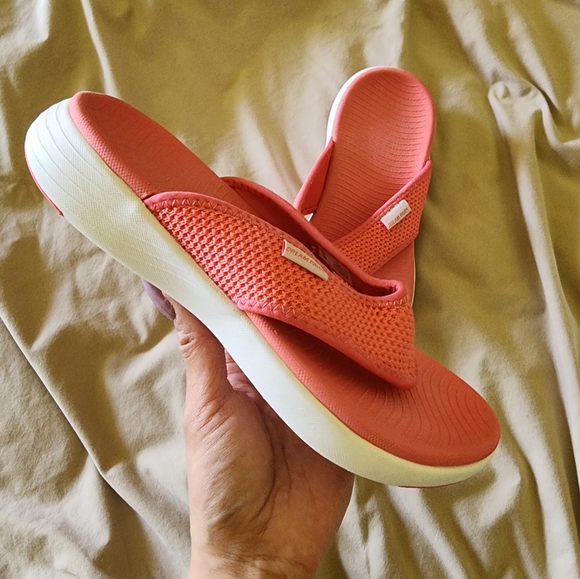 Pink and white flip flops - Picture 2 of 3